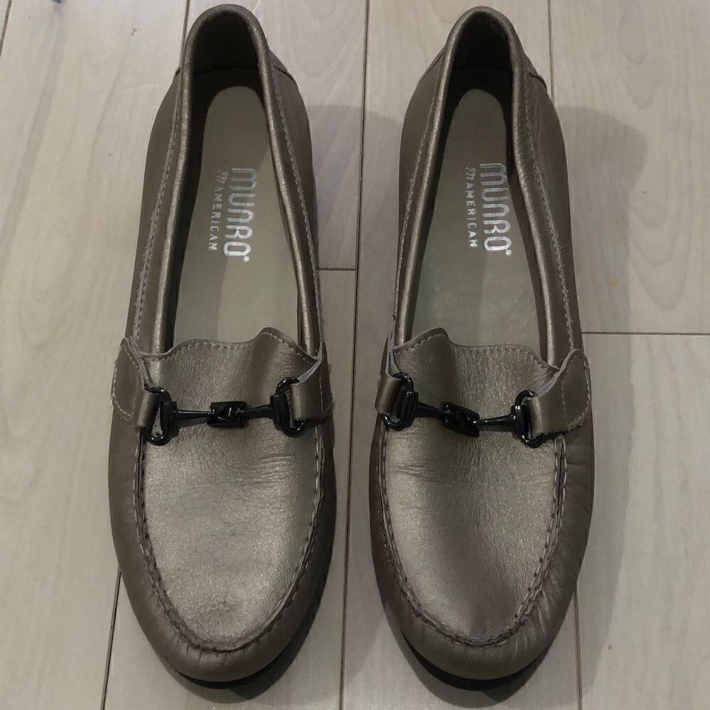 Munro American Women's Kimi Taupe Metallic Moccasin Gray Size 7M